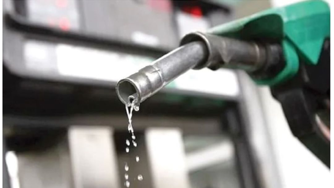 Ọkụ Mmiri (Petrol) Ka Dị N865 N’agbanyeghị Mbupu Ngwaahịa n’efu Site n’aka Dangote