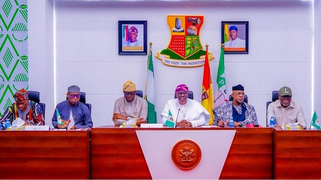 Mmebi Udo: Ụzọ Ọkụ Na-ebili, Ndị Gọvanọ Nọ Na Nzụkọ Mberede Ka A Na-emechi Ụlọ Akwụkwọ