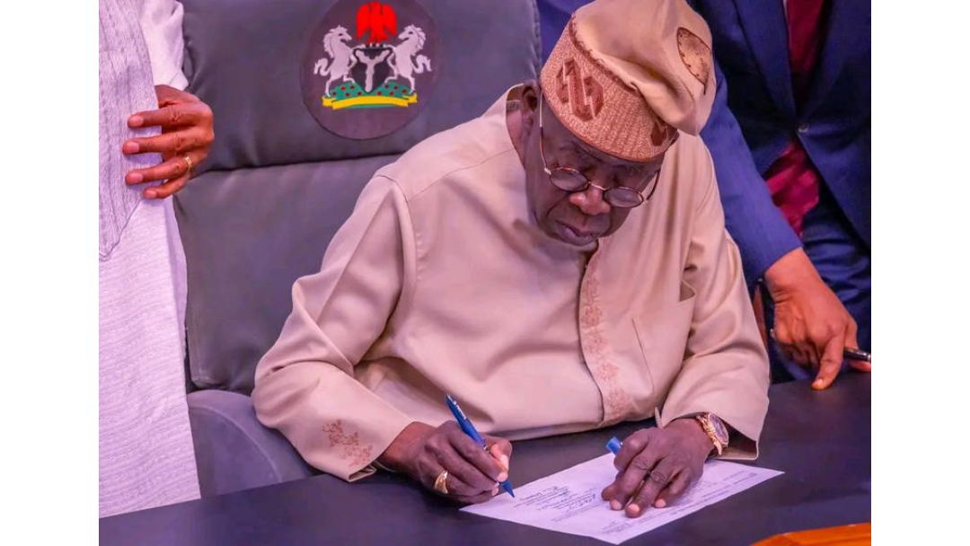 Featured image: Ebola: Tinubu Kwadoro ₦10bn Maka Mberede, Guzobekwa Otu Nchedo Kasa
